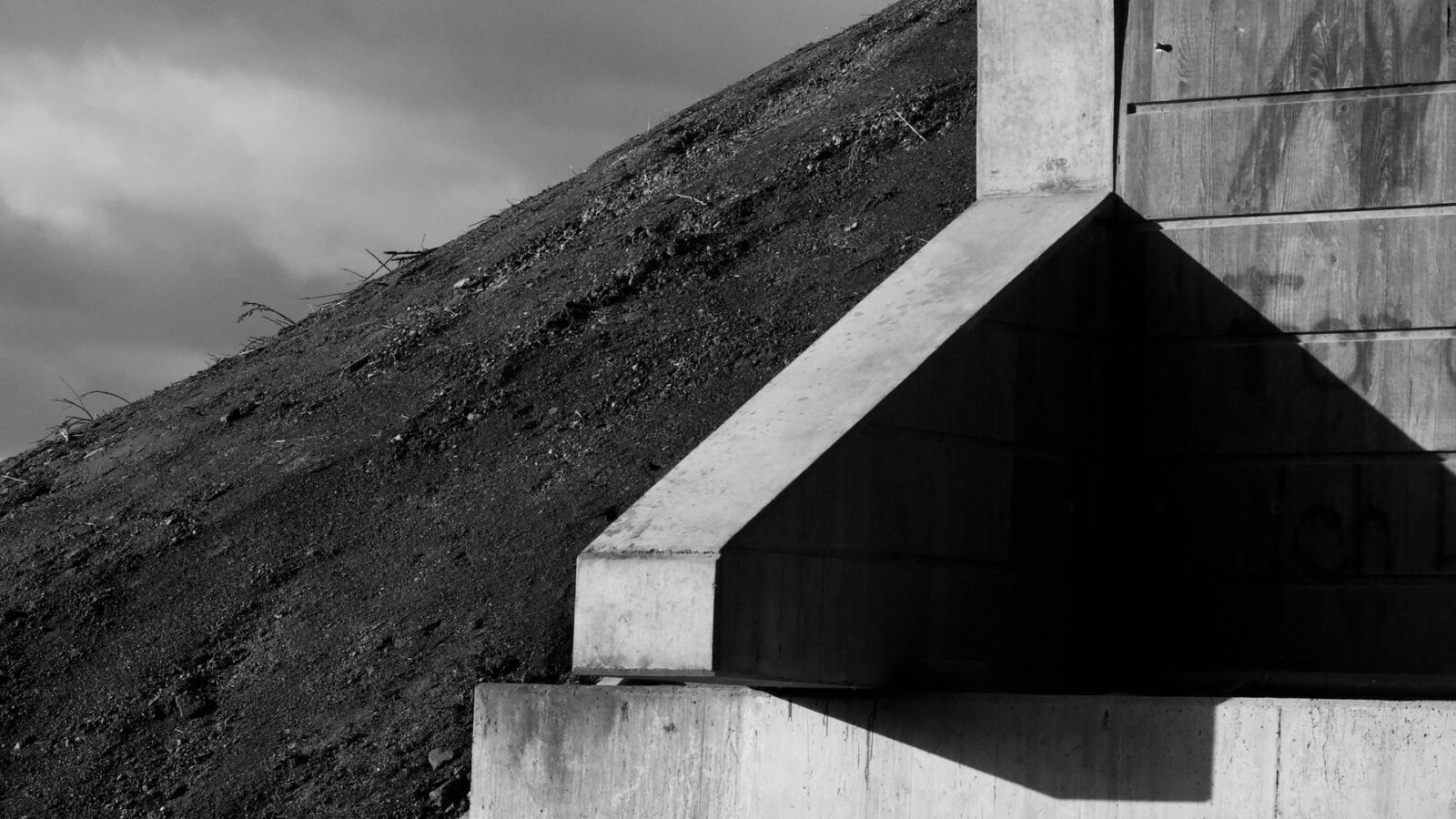High-contrast architectural security boundary for enterprise cybersecurity research